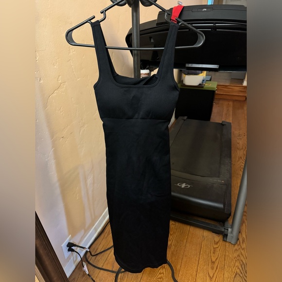 Small bulk strap back twist dress. Athleisure wear. Loungewear. Shapewear.Ribbed - Picture 7 of 12
